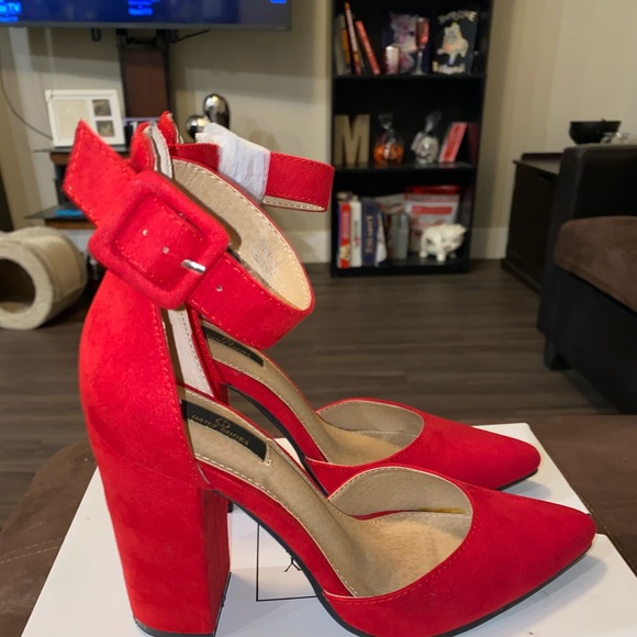 Red Heels - Picture 3 of 5